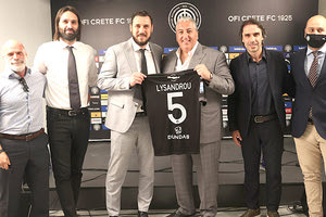 Ο Μηνάς Λυσσάνδρου ανάμεσα σε Γιώργο Σαμαρά, Μιχάλη Μπούση και Ηλία Πουρσανίδη