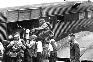 H φωτογραφία της ημέρας: Γερμανοί στρατιώτες που αναχωρούν για την Κρήτη