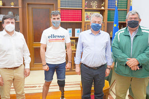 Ο Γιακουμάκης με τον προπονητή του κ. Τσιράκο και τους κ.κ Αρναουτάκη, Συριγωνάκη