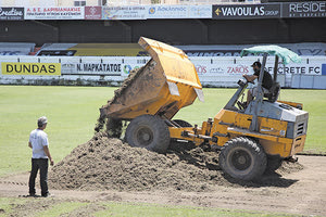 Ξεκίνησαν τα έργα αντικατάστασης του χλοοτάπητα στο «Θεόδωρος Βαρδινογιάννης»