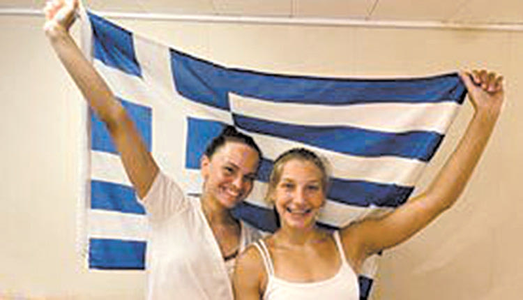 οι αθλήτρι/ες του Ωρίωνα Δέσποινα Ταμπακάκη και Γλυκερία Ταραζά