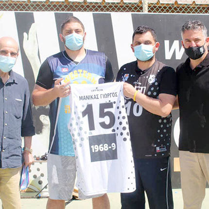 μνημη Γιώργου Μανίκα