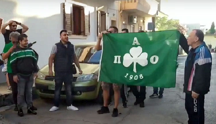 Μία ευχάριστη έκπληξη ετοίμασαν τα μέλη της Θύρας 13 στο Ηράκλειο, στον παλαίμαχο άσο του Παναθηναϊκού Γιώργο Βλάχο, ανήμερα της επετείου των 50 χρόνων από το «έπος του Γουέμπλεϊ».