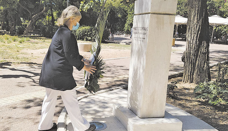 Κατάθεση στεφάνου στην προτομή του Μηνά Γ. Γεωργιάδη