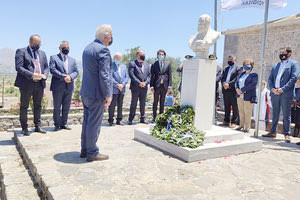 ο δήμαρχος Βασίλης Λαμπρινός