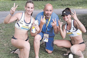 Η Αντωνακάκη και η Περδικάκη με τον κ. Προύφα