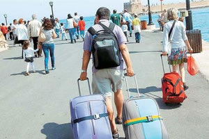 τουρίστες Χανιά παλιό λιμάνι