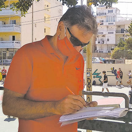  Ο διακεκριμένος γυμναστής Μανώλης Μανωλάκης