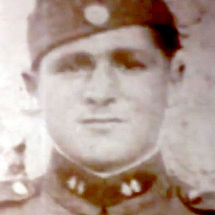 Ο Ανδρέας Ζαχαρία Μανουράς. Πήρε μέρος στον Ελληνοϊταλικό πόλεμο και στη Μάχη της Κρήτης, όπου και τραυματίστηκε