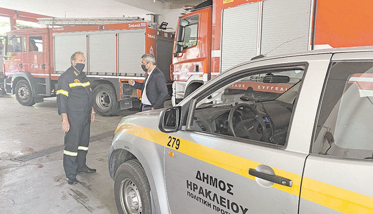 Μαμουλάκης επίσκεψη στην Πυροσβεστική