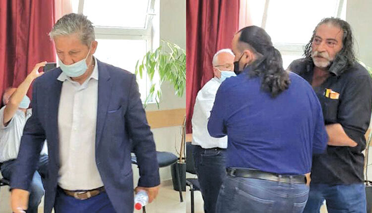  …Ο αντιδήμαρχος επιτέθηκε ξανά στον κ. Σχοιναράκη: «Σε μια κορυφαία στιγμή για τον Δήμο μας, την ημέρα της υπογραφής της Προγραμματικής Σύμβασης για την ολοκλήρωση του Κλειστού Γυμναστηρίου Ασημίου, ο κ. Σχοιναράκης, υπερέβη κάθε όριο χυδαιότητας, προσβάλλοντας την δημοτική αρχή, τον επικεφαλής της παράταξής μας «Μεγάλη Γόρτυνα», Μιχάλη Κοκολάκη, και τους δημότες μας, εκτοξεύοντας συκοφαντίες προς το πρόσωπό μου και δείχνοντας πρωτοφανή έλλειψη σεβασμού απέναντι στον υφυπουργό Πολιτισμού και Αθλητισμού, κ. Λευτέρη Αυγενάκη. 