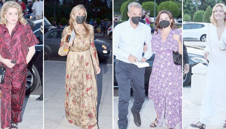 Η διάσημη γαλλίδα ηθοποιός Κατρίν Ντενέβ, η Μαρέβα Μητσοτάκη, η Όλγα Κεφαλογιάννη με τον σύζυγό της και η Βίκυ Καγιά