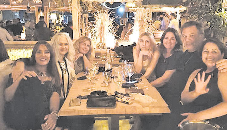 Οι παλιές του αθλήτριες στη ΓΕΗ δεν ξεχνούν τον αγαπημένο τους προπονητή Βαγγέλη Περόπουλο. Γι’ αυτό και οι Δράκου, Σαβουλίδη, Τσακίρογλου, Γεωργουλάκη, Χρηστάκη, Γρύλλου έσπευσαν για νέο Reunion. Ευκαιρίες ψάχνουν...