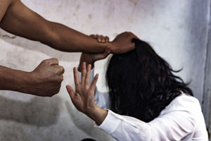 ενδοοικογενειακή βία