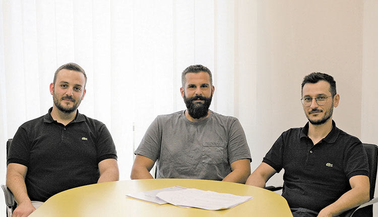 Η ομάδα φυσικών του φροντιστηρίου Μ.Ε. «Ιδιαίτερον»