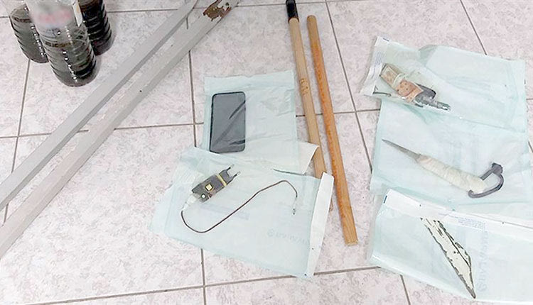 Και κινητά τηλέφωνα τελευταίας γενιάς στην κατοχή κρατουμένων των φυλακών Νεαπόλεως