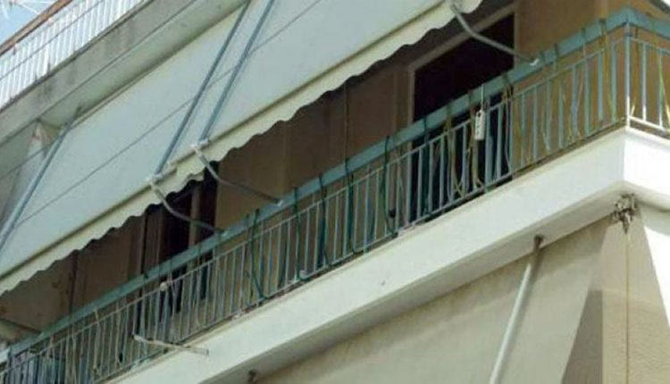 πτώση από μπαλκόνι Μεσαμπελιές