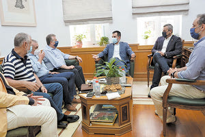 Χαρίτσης - Αρναουτάκης