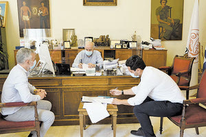 Από την υπογραφή της σύμβασης για τα "Θαλασσινά"