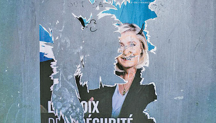 Βαριά ήττα για το κεντρώο κόμμα του Εμανουέλ Μακρόν και της ακροδεξιάς της Μαρί Λεπέν έδειξαν τα αποτελέσματα των περιφερειακών εκλογών που έγιναν στη Γαλλία, καθώς οι ψηφοφόροι, που έφτασαν στα εκλογικά κέντρα, αποφάσισαν να στηρίξουν άλλα κόμματα.