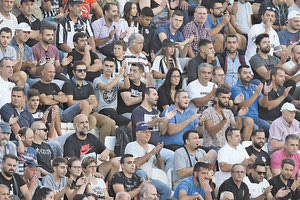 Επιστρέφει ο κόσμος μετά από 16 μήνες