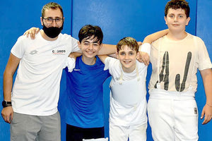 ξιφασκία : Οι αθλητές του Θησέα με τον προπονητή τους