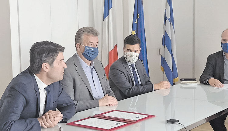 Η συμφωνία υπογράφηκε χθες στην Πρεσβεία της Γαλλίας στην Αθήνα, από τον περιφερειάρχη Κρήτης, τον πρέσβη της Γαλλίας και τον διευθυντή του Γαλλικού Ινστιτούτου