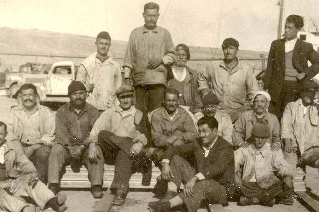 H φωτογραφία της ημέρας: Λιμενεργάτες στο λιμάνι της Σούδας το 1950