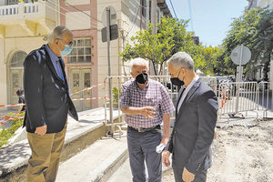 Λαμπρινός και Αναστασάκης συνομίλησαν χθες με τον ανάδοχο του έργου ανάπλασης στο σταυρό της πόλης