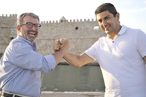 Ο Λευτέρης Αυγενάκης σ’ ένα μπρα-ντε-φερ με τον αρχισυντάκτη της αθλητικής “Π” Αντώνη Παπουτσάκη