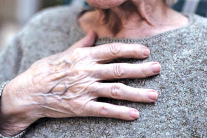 κακοποίηση ηλικιωμένης