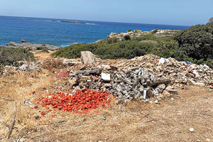 στον αρχαιολογικό χώρο στα Φαλάσαρνα της Κρήτης