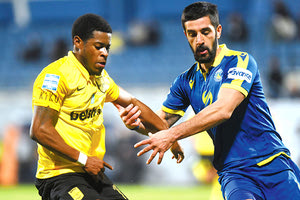 Πασαλίδης (δεξιά)