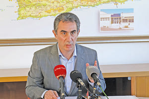 Ο πρύτανης κ. Νίκος Κατσαράκης,