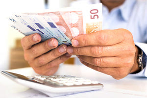 Στα… τάρταρα  οι μισθοί  στην Ελλάδα