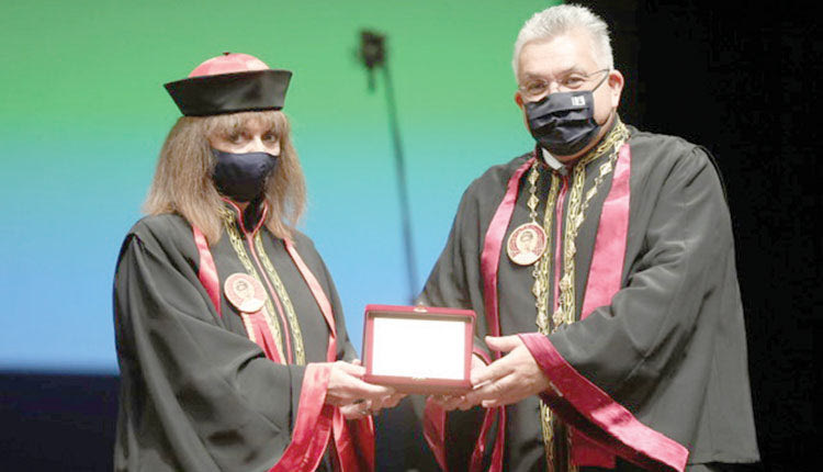 επίτιμη διδάκτωρ η Σακελαροπούλου