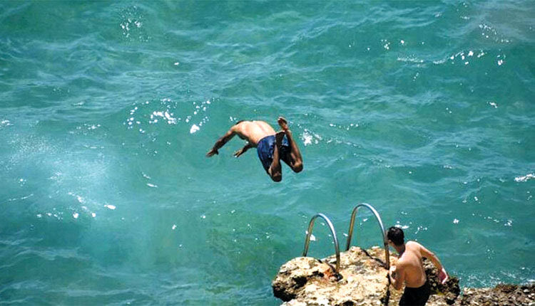 βουτιά θάλασσα