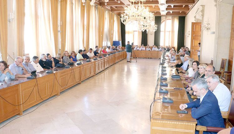 Η Σχοιναράκη ενώνει την... αντιπολίτευση