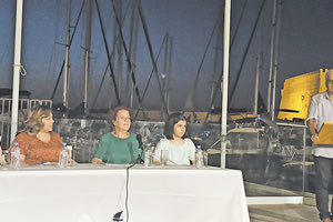 Η παρουσίαση έγινε με φόντο το ενετικό λιμάνι και τον Κούλε