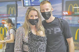 O Φαν Ντάινεν με τη σύζυγό του στο Ηράκλειο