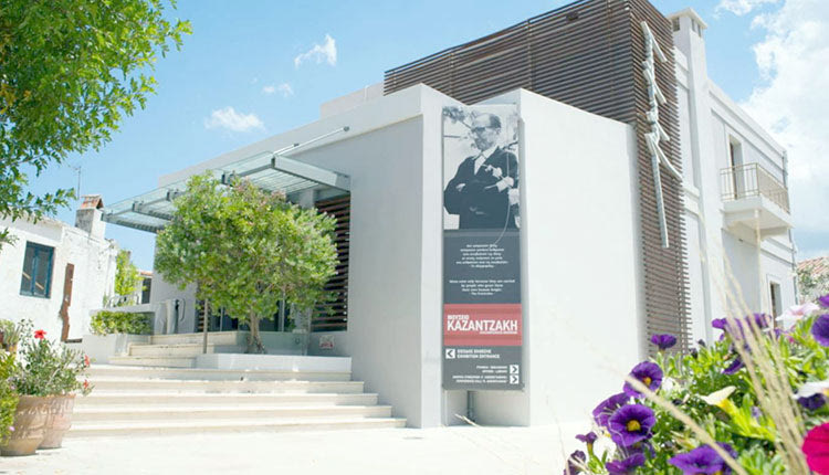 ΜΙΑ ΝΕΑ ΔΙΑΚΡΙΣΗ ΓΙΑ ΤΟΝ ΠΡΟΕΔΡΟ ΤΗΣ ΔΕΦΝΚ Ο Γιώργος Στασινάκης επίτιμο μέλος της διοίκησης του Μουσείου Καζαντζάκης