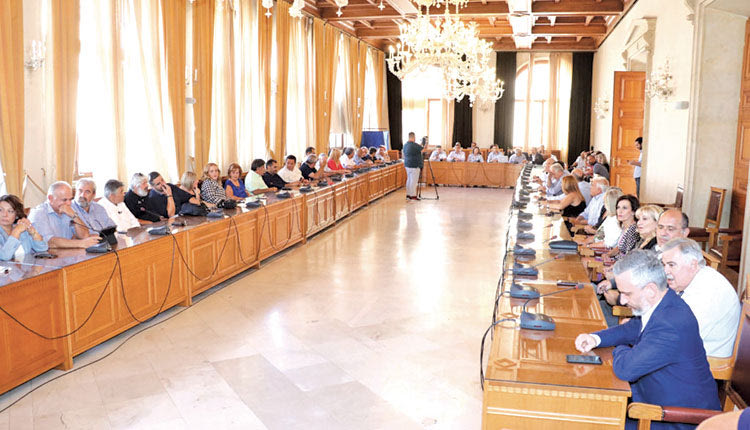 στεγαζονται οι παρατάξεις