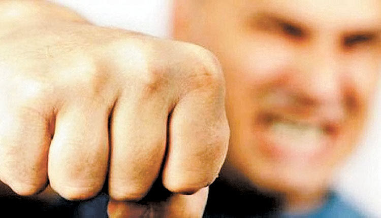 βία τραμπουκισμός