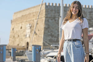 Η 17ΧΡΟΝΗ «ΓΟΡΓΟΝΑ» ΚΡΥΣΤΗ ΓΙΑΛΑΜΑ ΑΠΟ ΤΟ ΗΡΑΚΛΕΙΟ ΘΑ ΓΙΝΕΙ Η ΔΕΥΤΕΡΗ ΜΙΚΡΟΤΕΡΗ ΕΛΛΗΝΙΔΑ ΠΟΥ ΘΑ ΣΥΜΜΕΤΑΣΧΕΙ ΣΕ ΟΛΥΜΠΙΑΚΟΥΣ ΣΤΗ ΣΥΓΧΡΟΝΙΣΜΕΝΗ ΚΟΛΥΜΒΗΣΗ