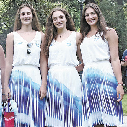  Η Κρύστη Γιαλαμά με συναθλήτριές της στο Προεδρικό Μέγαρο