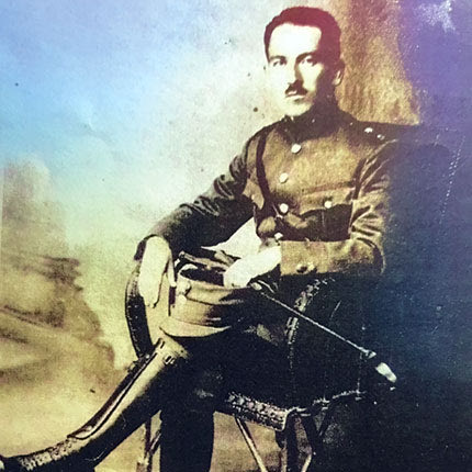 Ο δάσκαλος Ασπραδάκης Σταύρος από το χωριό Αρμένοι Σητείας. Εκτελέστηκε από τους Ιταλούς έξω από το χωριό Χανδράς Σητείας, την 1η Ιουλίου 1942