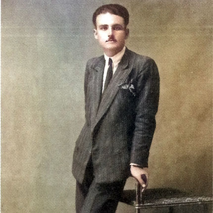 Ο δάσκαλος Μανόλης Μάντακας από το χωριό Λάκκοι Κυδωνίας. Δολοφονήθηκε πισώπλατα στην πόλη των Χανίων στις 24 Αυγούστου 1943