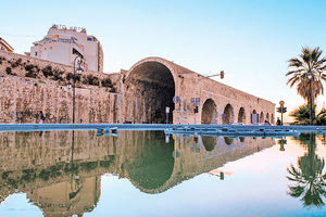 Ένα από τα ξεχωριστά έργα της έκθεσης, τα Νεώρια του Ηρακλείου