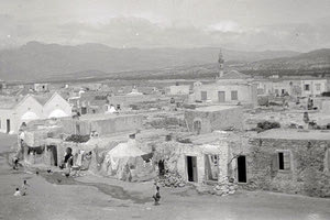 Φωτογραφία που δείχνει πώς ήταν η Ιεράπετρα στις αρχές του περασμένου αιώνα. Ένα φτωχό ψαροχώρι...