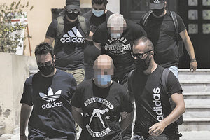 ΣΥΛΛΗΨΗ ΑΣΤΥΝΟΜΙΚΟΥ ΚΑΙ ΠΑΤΕΡΑ ΒΙΑΣΤΗ ΣΤΗΝ ΗΛΙΟΥΠΟΛΗ